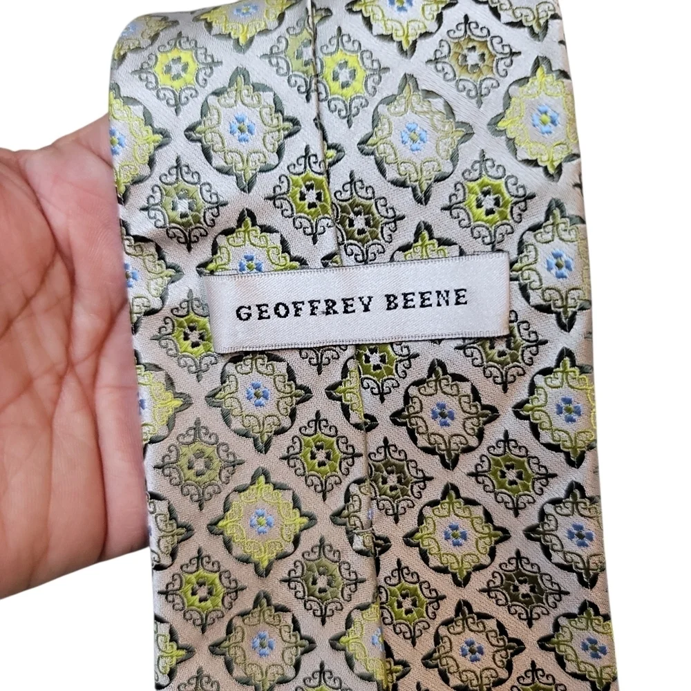 Geoffrey Beene 100% Silk Silver Blue Moss Lime Medallions Tie